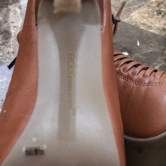 BCBG heels - Picture 3 of 4